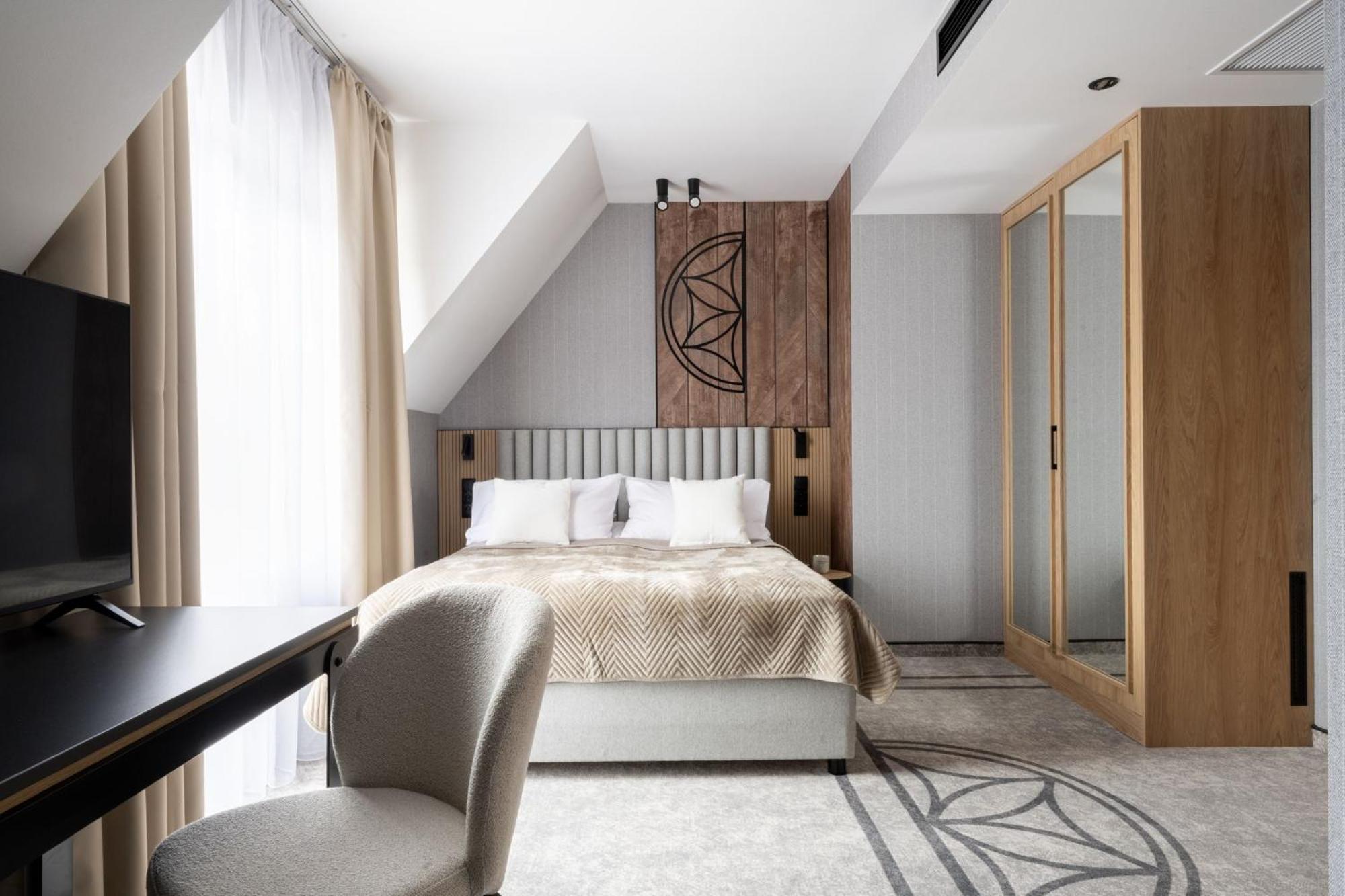 Deluxe Double or Twin Room