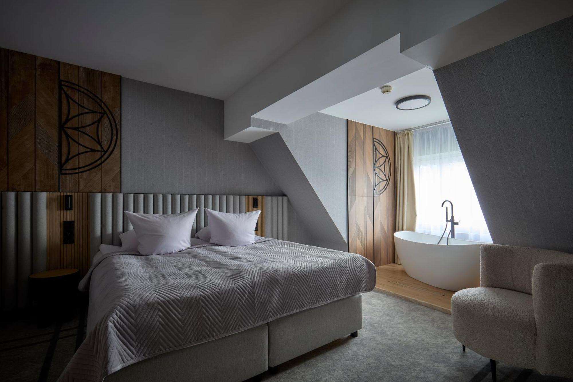 One bedroom Suite Apartment bath