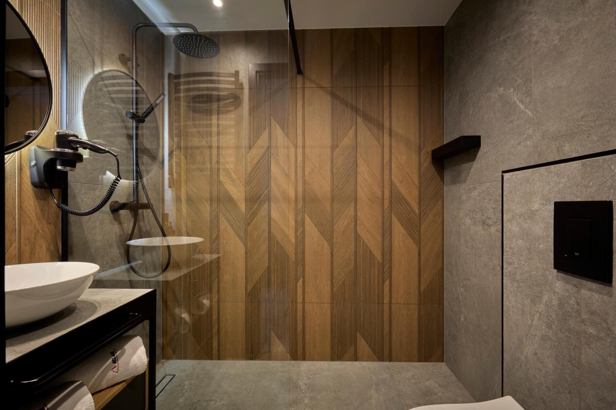 One bedroom Suite Apartment bath
